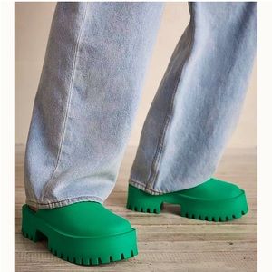 Jeffrey Campbell- Bae Platform Mules in green- Size 10